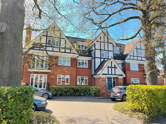 2 Bedroom Flat To Rent In The Brecons, Woodlands Grove, Weybridge, KT13