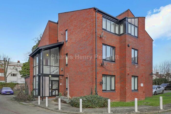 Studio To Rent In Canberra Close, Hendon, NW4