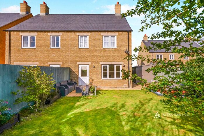 3 Bedroom Semi-Detached House For Sale In Iris Close, Ambrosden, Bicester, OX25