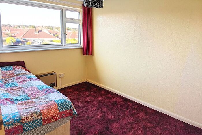 3 Bedroom Terraced House For Sale In Whitefriars, Rushden, NN10