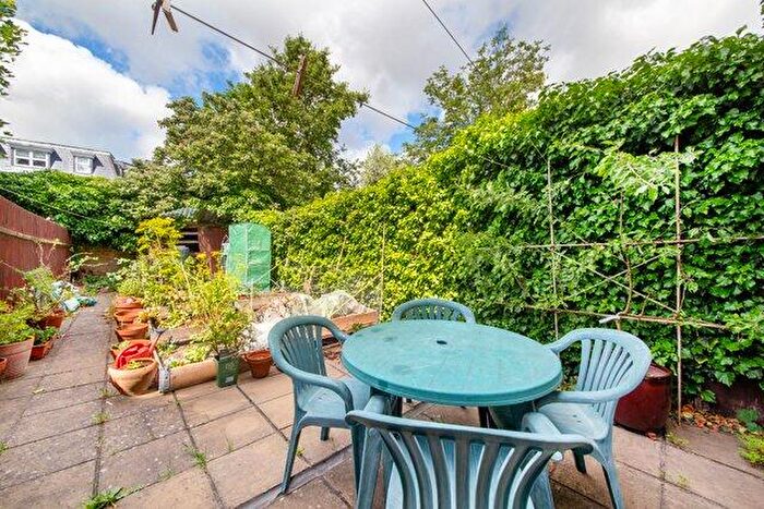 2 Bedroom Flat To Rent In Ouseley Road, Wandsworth Common, SW12