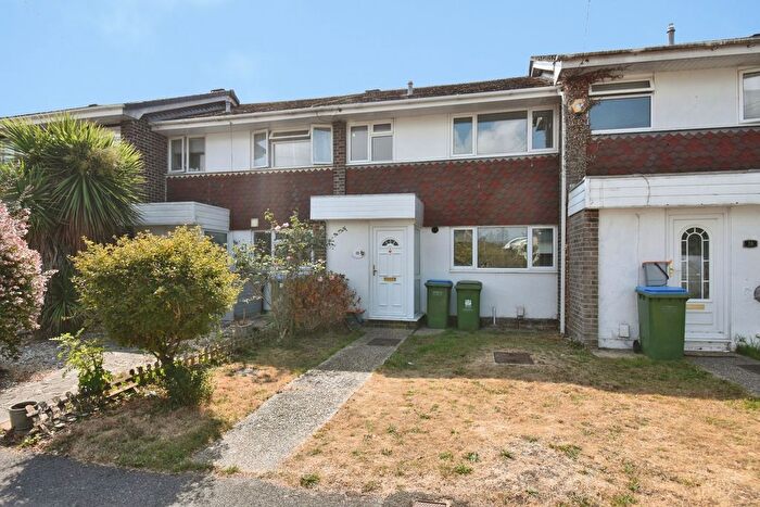 3 Bedroom Semi-Detached House To Rent In Sanross Close, Hill Head, Fareham, PO14