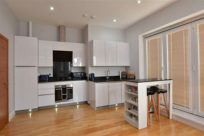 2 Bedroom Flat For Sale In Squirrels Heath Lane, Gidea Park, Essex, RM2