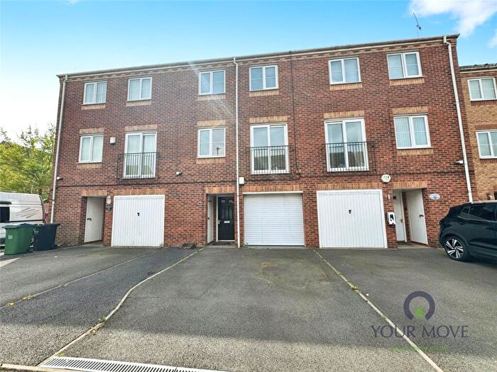 4 Bedroom Terraced House To Rent In Thunderbolt Way, Tipton, West Midlands, DY4