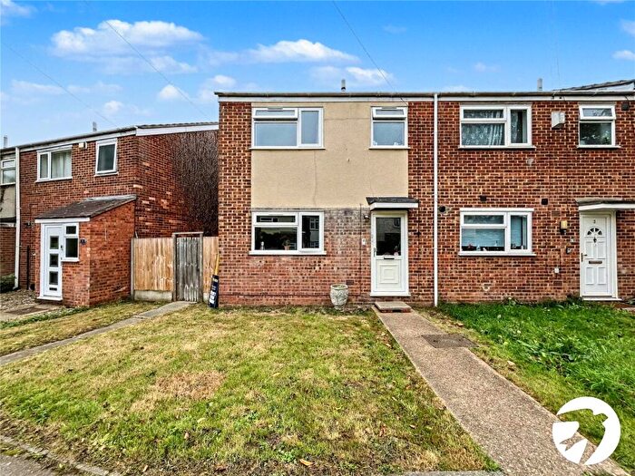 3 Bedroom End Of Terrace House For Sale In Hearne Close, Sittingbourne, Kent, ME10