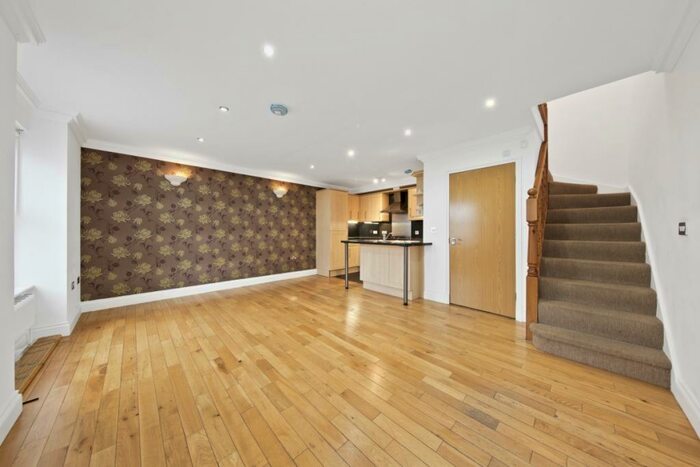 2 Bedroom House To Rent In Shaftesbury Road, Archway, N19