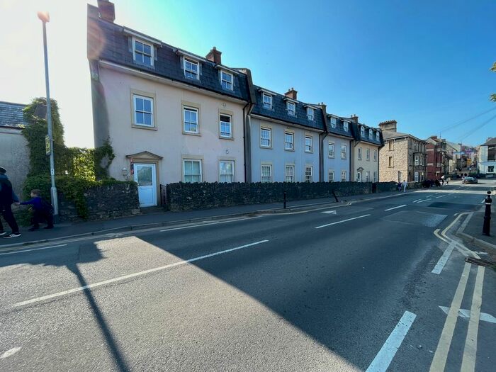 2 Bedroom Flat To Rent In Lower Lane, Shepton Mallet, BA4