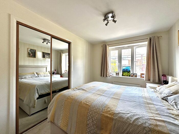 2 Bedroom Flat For Sale In Devon Road, Watford, WD24