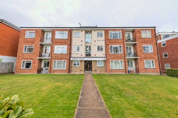 2 Bedroom Flat To Rent In Castle Avenue, London E4