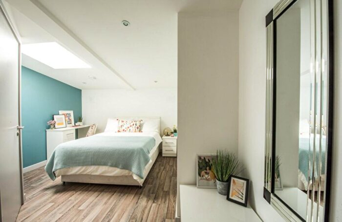 4 Bedroom Flat To Rent In Manor Court, Newcastle Upon Tyne, NE2