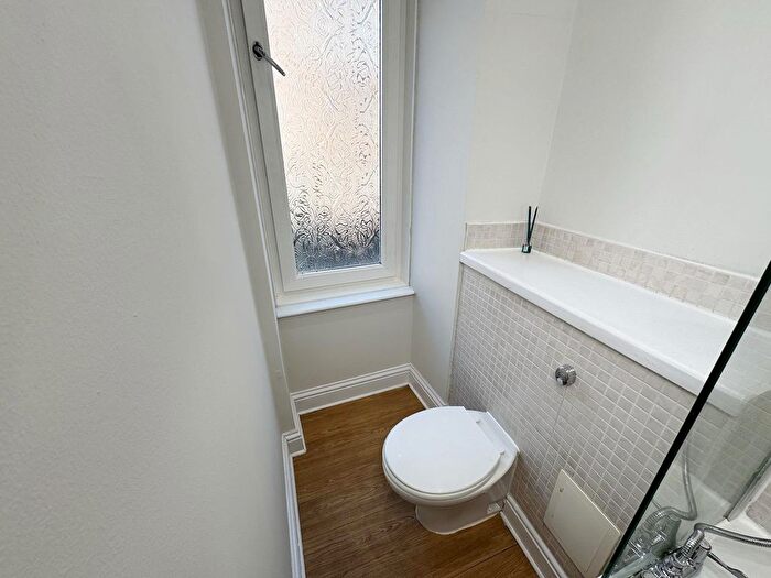 2 Bedroom Flat To Rent In Caird Drive, Patrickhill, Glasgow, G11