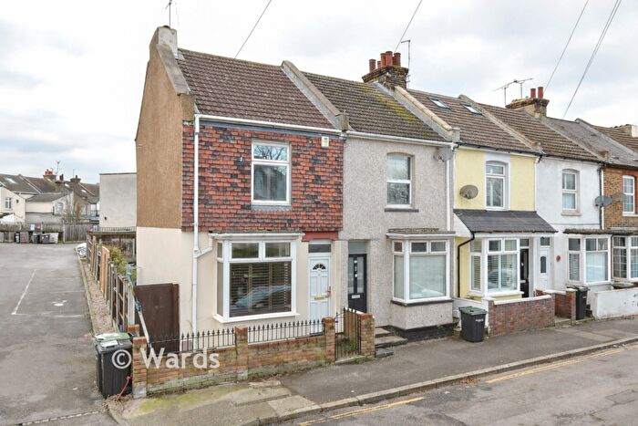 2 Bedroom End Of Terrace House For Sale In Suffolk Road, Gravesend, Kent, DA12