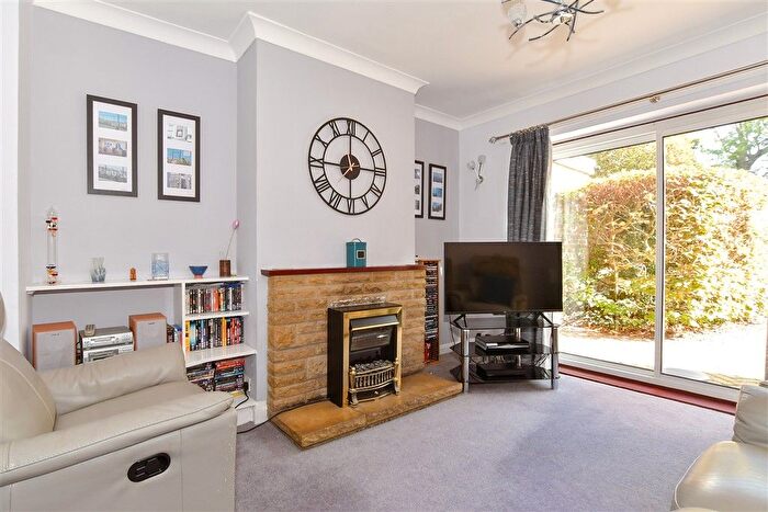 3 Bedroom Semi-detached House For Sale In The Drive, Cranleigh, Surrey, GU6