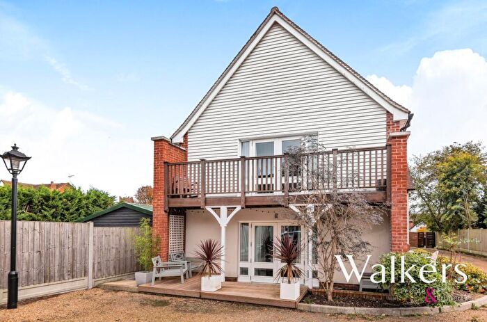 2 Bedroom Flat For Sale In Elston Court, Ingatestone, CM4