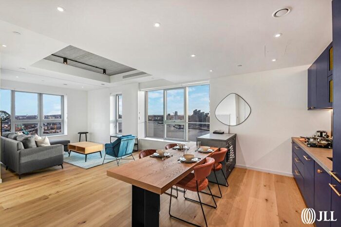 2 Bedroom Flat To Rent In Douglass Tower, Good Luck Hope, E14