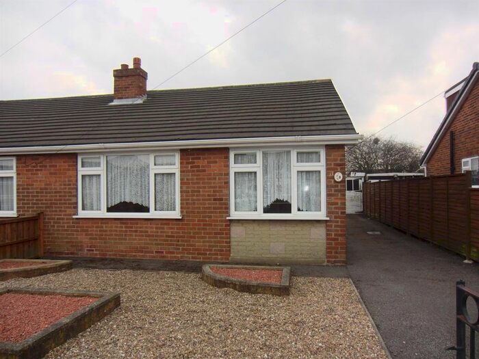 2 Bedroom Semi-Detached Bungalow To Rent In High Ridge Avenue, LS26