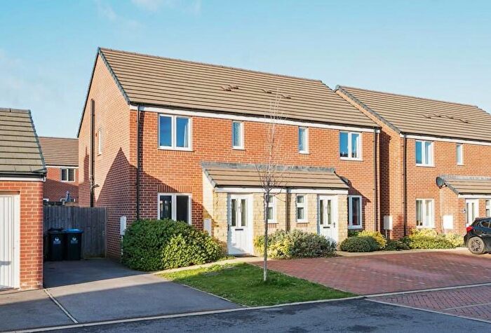 3 Bedroom Semi-Detached House To Rent In Alice Batt Road, Witney, OX29