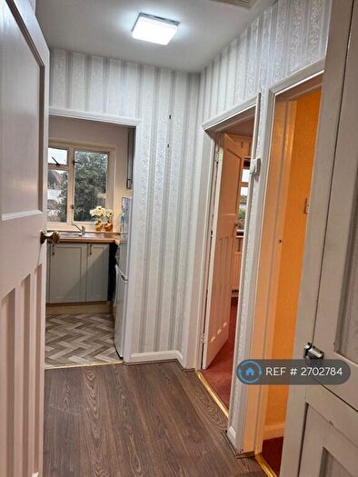 2 Bedroom Flat To Rent In Woodcote Close, Kingston Upon Thames, KT2