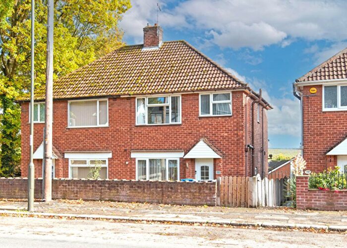 3 Bedroom Semi Detached House For Sale In Handley Road, New Whittington, S43