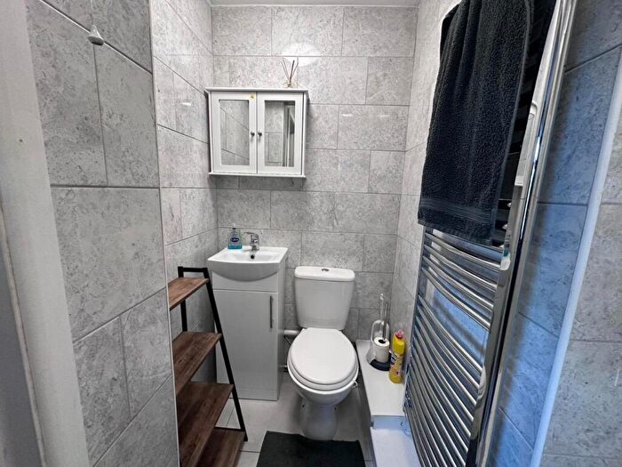 1 Bedroom Semi-Detached House To Rent In Mitchell Road, St Austell, PL25