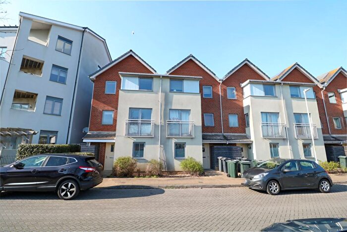 5 Bedroom Town House To Rent In Drummond Grove, Willesborough, TN24