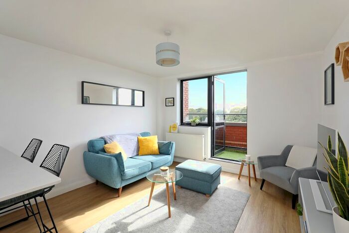 1 Bedroom Flat To Rent In London Road, Twickenham, TW1