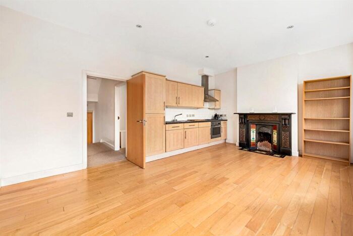 2 Bedroom Flat To Rent In Howletts Road, Herne Hill, SE24