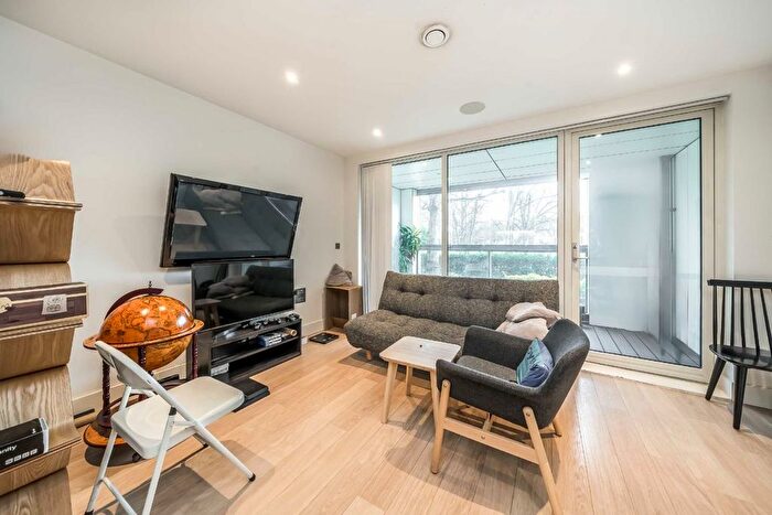 2 Bedroom Flat To Rent In Brixton Road, London, SW9