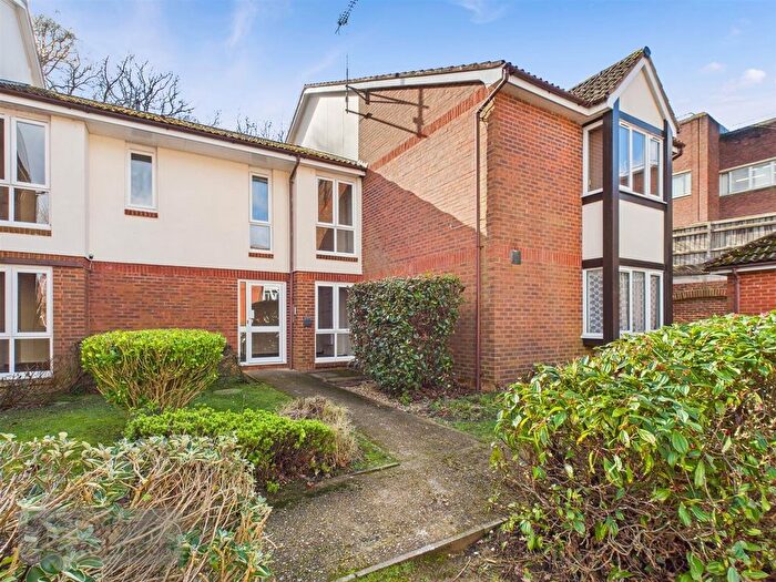 1 Bedroom Flat To Rent In Pound Hill, Crawley, RH10