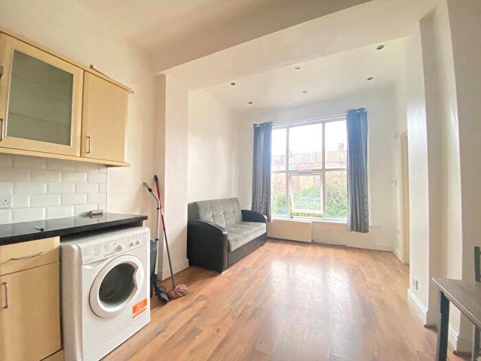 2 Bedroom Apartment To Rent In Arthur Road, Islington, London, N7