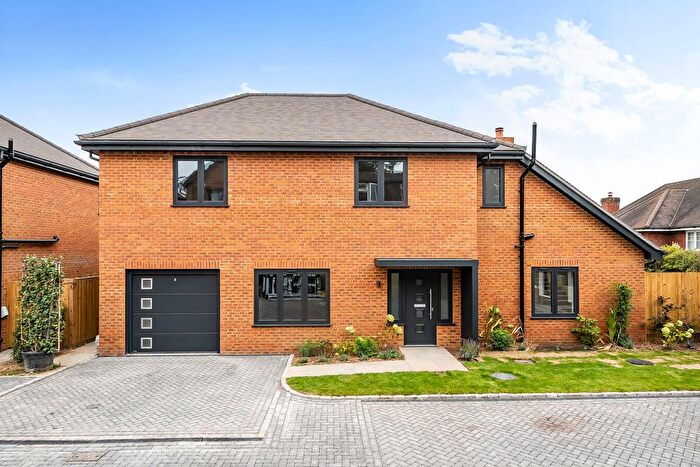 4 Bedroom Detached House For Sale In Chartland Close, Bookham, KT23