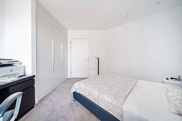 1 Bedroom Flat To Rent In Tarling House, Elephant And Castle, London, SE17