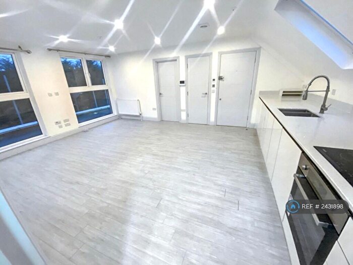 2 Bedroom Flat To Rent In Coombe Road, Croydon, CR0