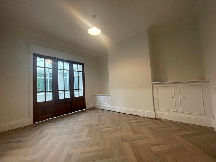 3 Bedroom Mews To Rent In Smallshaw Lane, Ashton-Under-Lyne, OL6