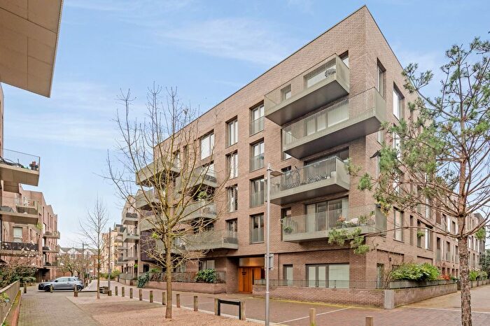 2 Bedroom Flat For Sale In Bowline Court, Durham Wharf Drive, TW8