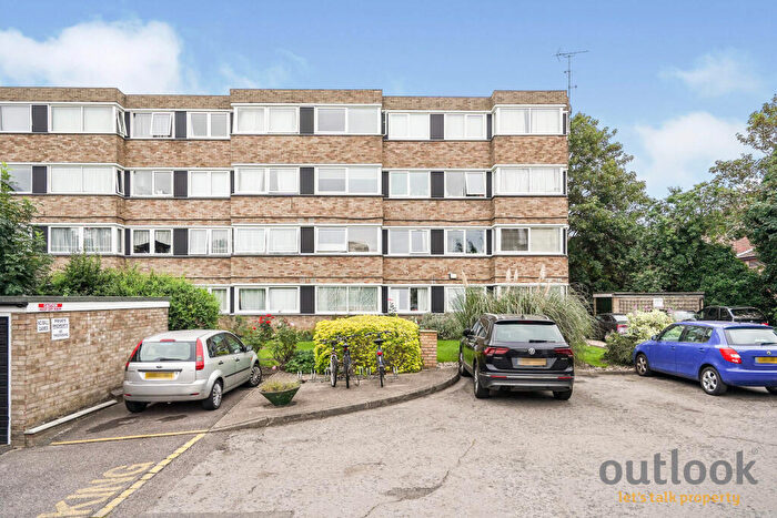 2 Bedroom Flat To Rent In Queenswood Gardens, Leytonstone, E11