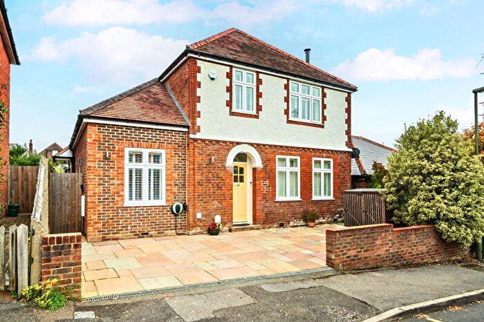 4 Bedroom Detached House To Rent In Hallam Road, Godalming, GU7