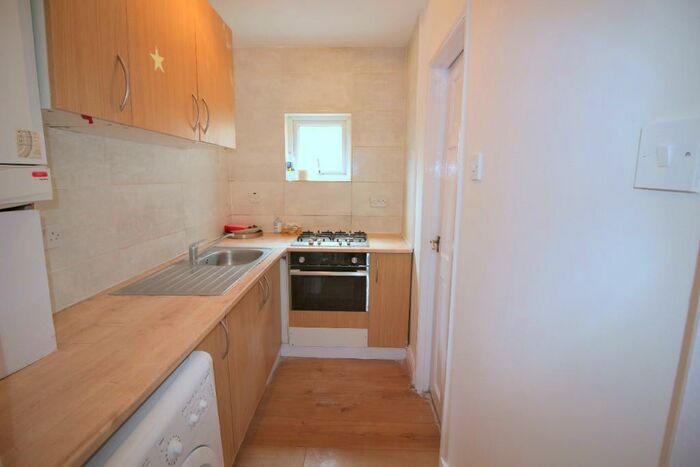 2 Bedroom Ground Flat To Rent In Riverdene Road, Ilford, London, IG1