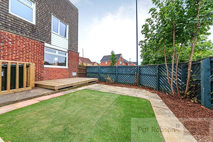 4 Bedroom House To Rent In Chesters Avenue, Longbenton, Newcastle Upon Tyne, NE12