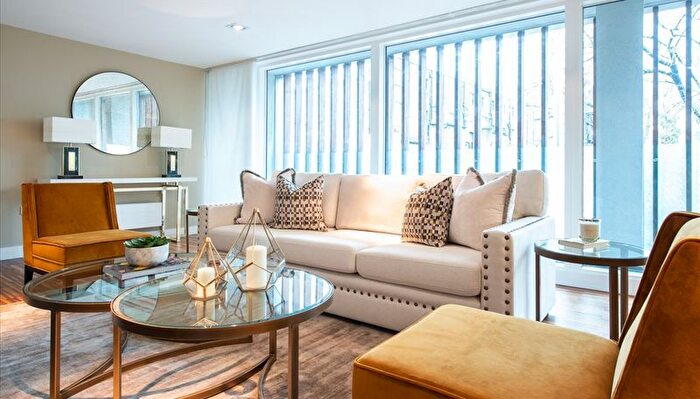 2 Bedroom Flat To Rent In Fulham Road, Chelsea, SW3