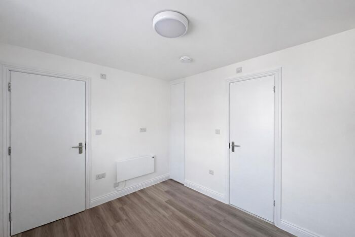 1 Bedroom Flat To Rent In Stag Lane, Edgware, HA8