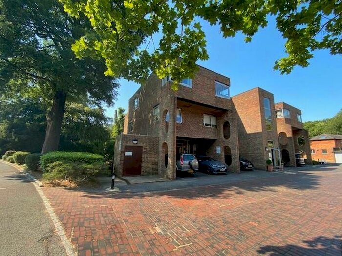 2 Bedroom Apartment To Rent In Weybridge, Surrey, KT13