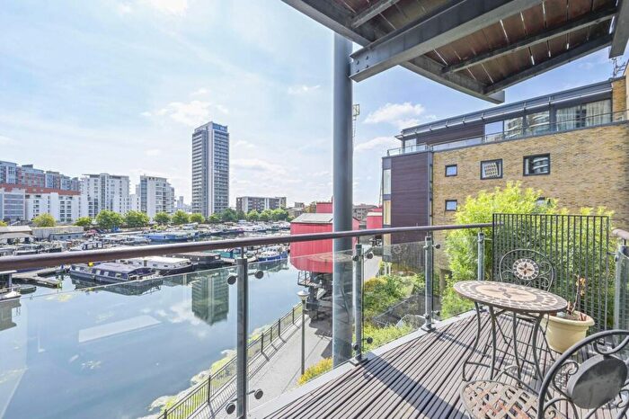 2 Bedroom Flat For Sale In Boardwalk Place, Canary Wharf, London, E14