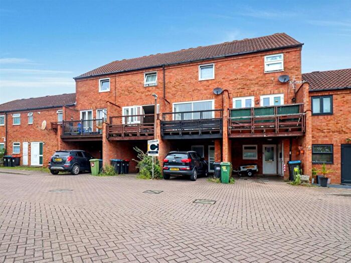 3 Bedroom Terraced House For Sale In Fletchers Mews, Neath Hill, Milton Keynes, MK14