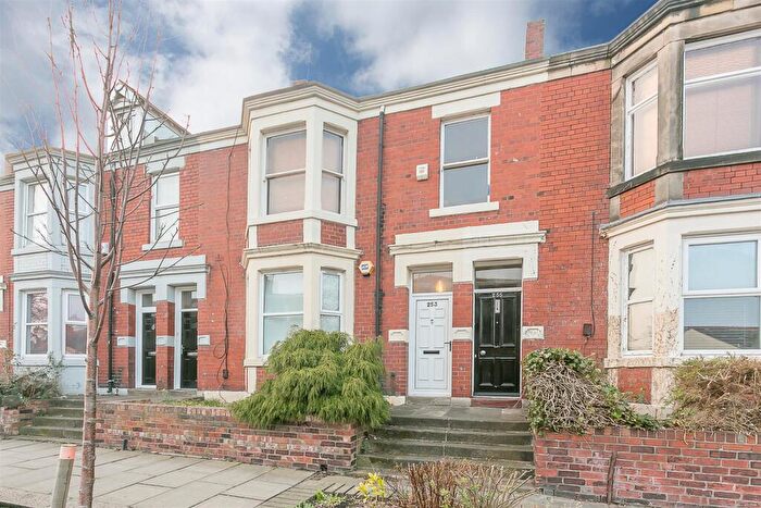 2 Bedroom Flat For Sale In Helmsley Road, Sandyford, Newcastle Upon Tyne, NE2