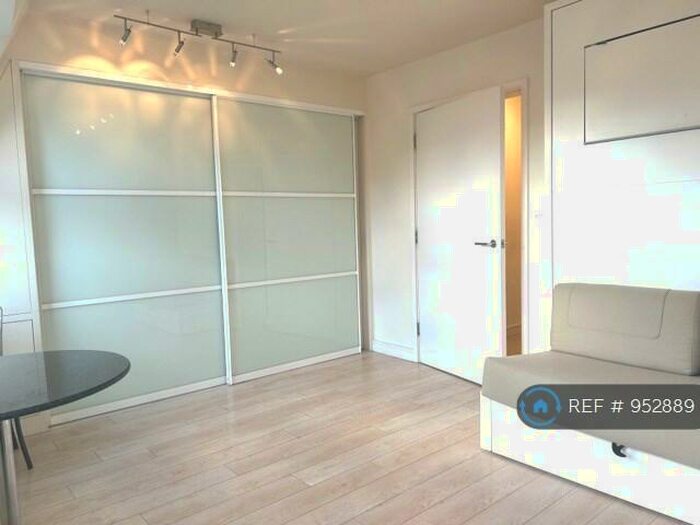 Studio To Rent In Battersea High Street, London, SW11