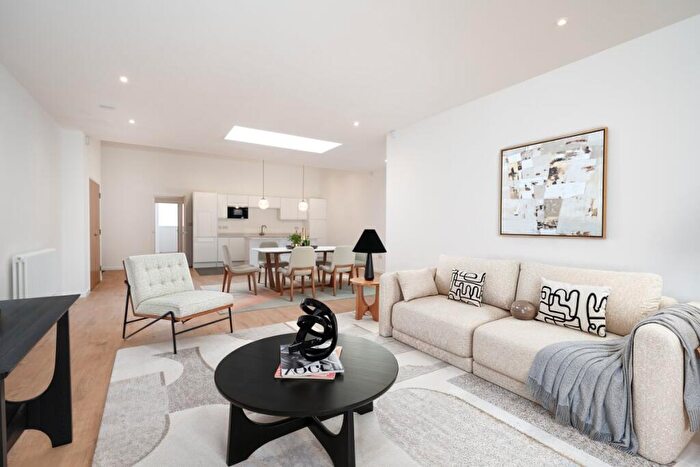 3 Bedroom Apartment To Rent In Paulet Road, SE5