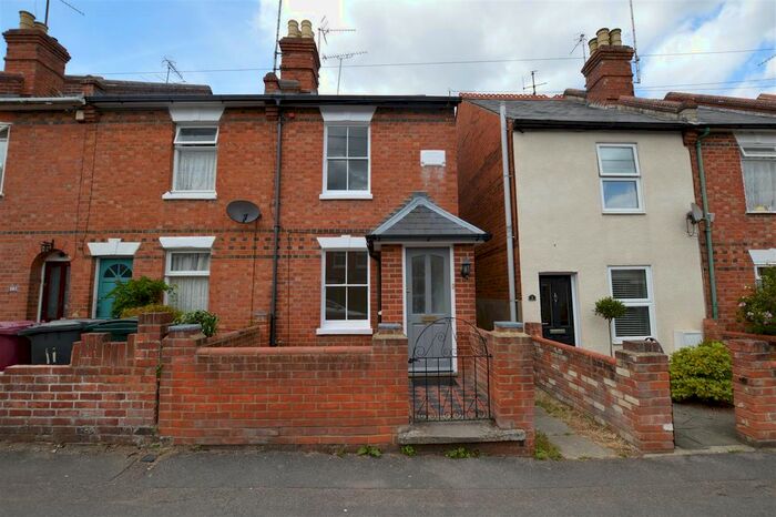 2 Bedroom Town House To Rent In Queen Street, Caversham, Reading, RG4