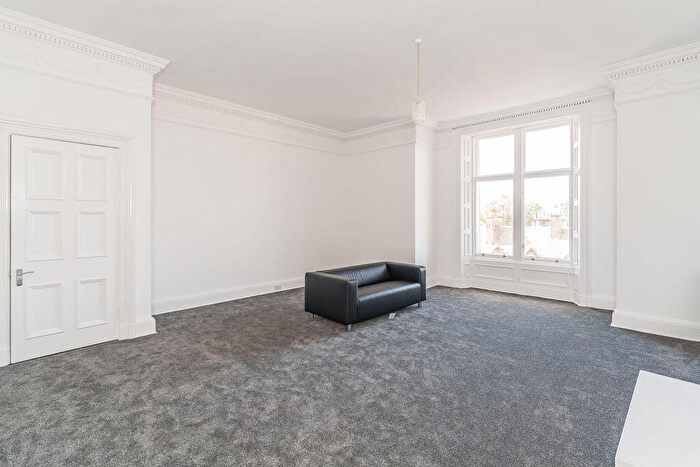 5 Bedroom Flat To Rent In L Bruntsfield Place, Edinburgh, EH10