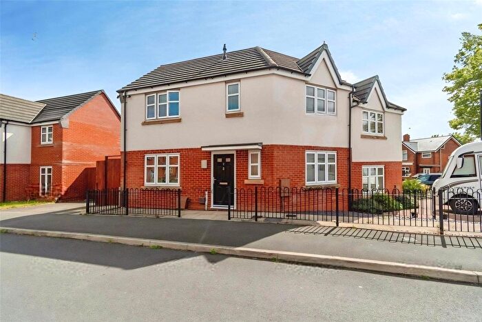 3 Bedroom Semi-Detached House For Sale In Wagtail Road, Bloxwich, Walsall, WS3